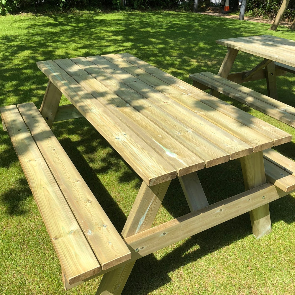 Oghill Farm Picnic Table