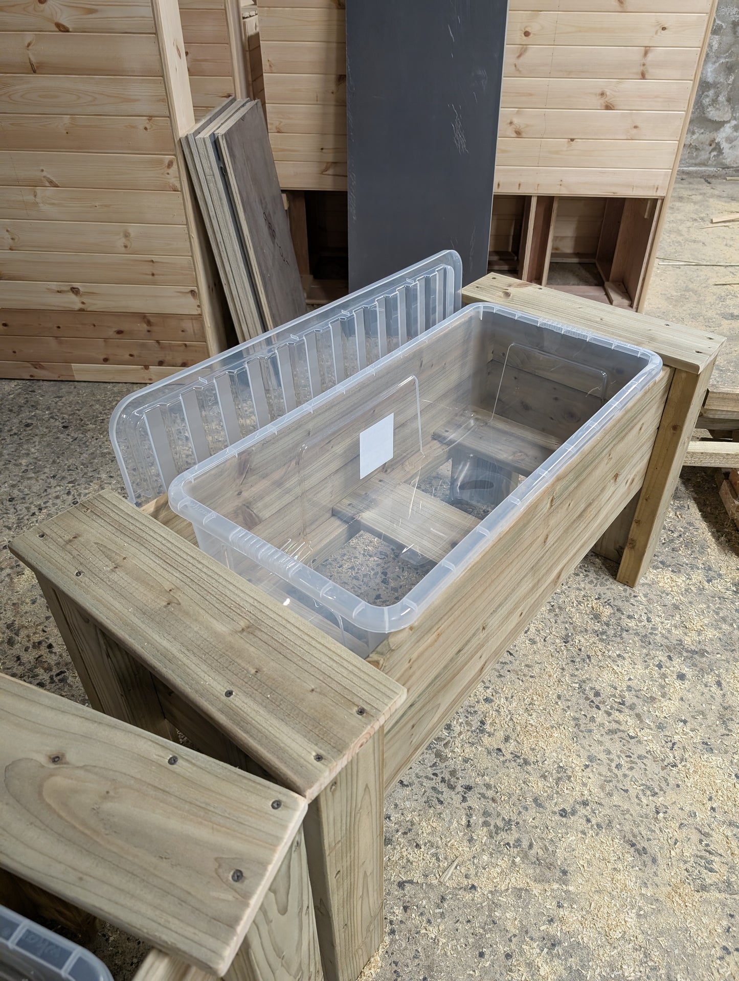 Sand and water table
