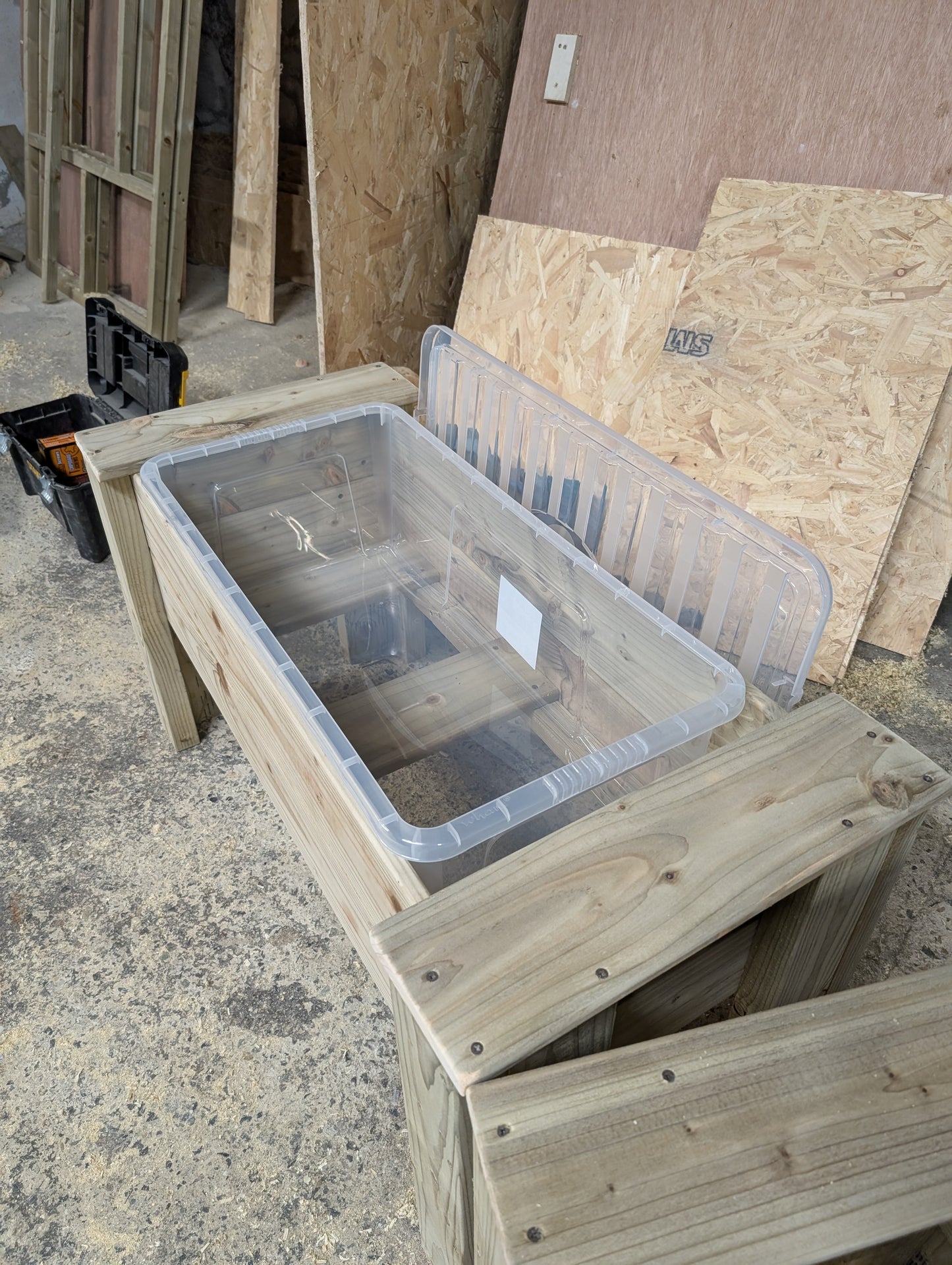 Sand and water table