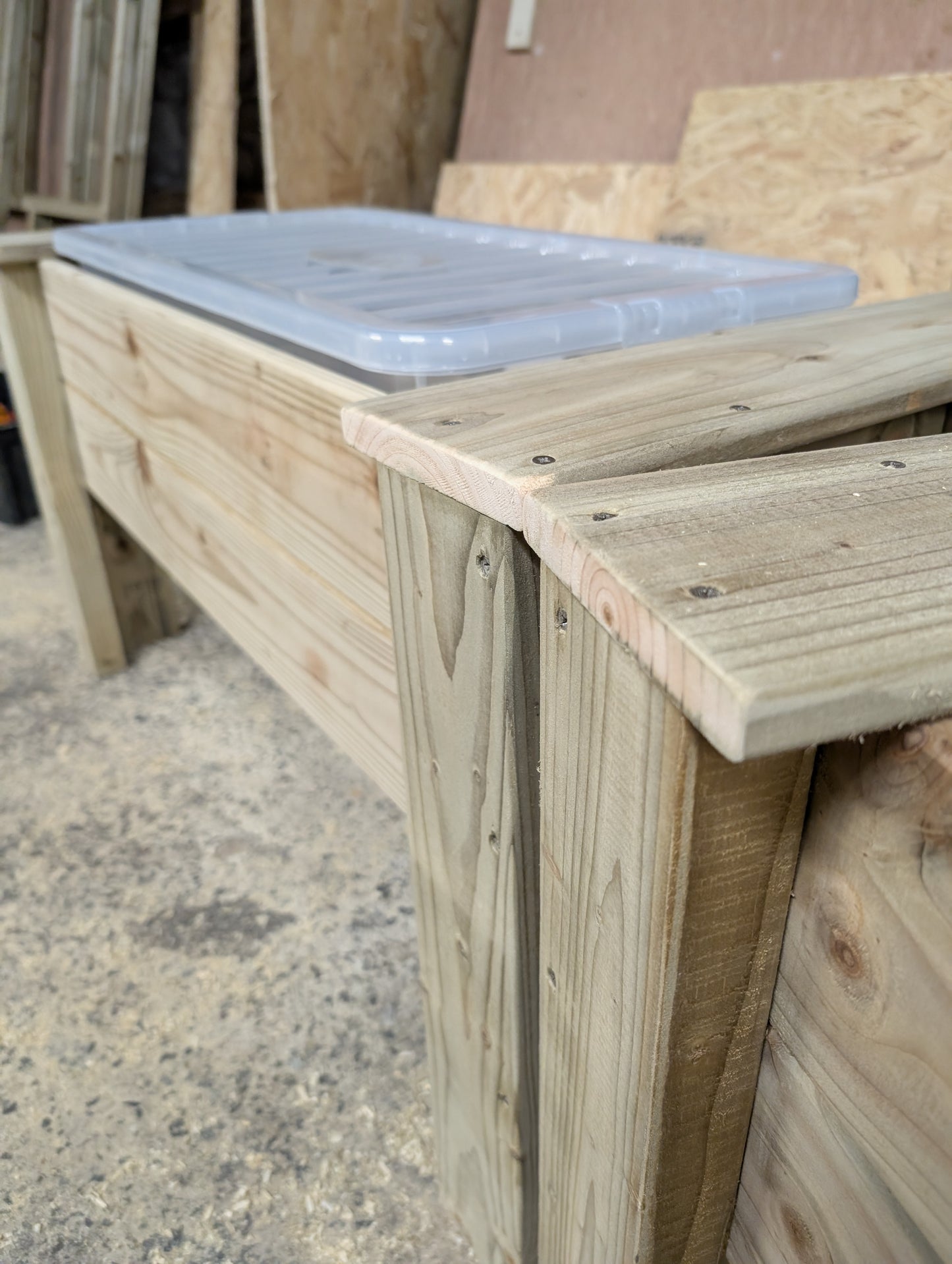 Sand and water table